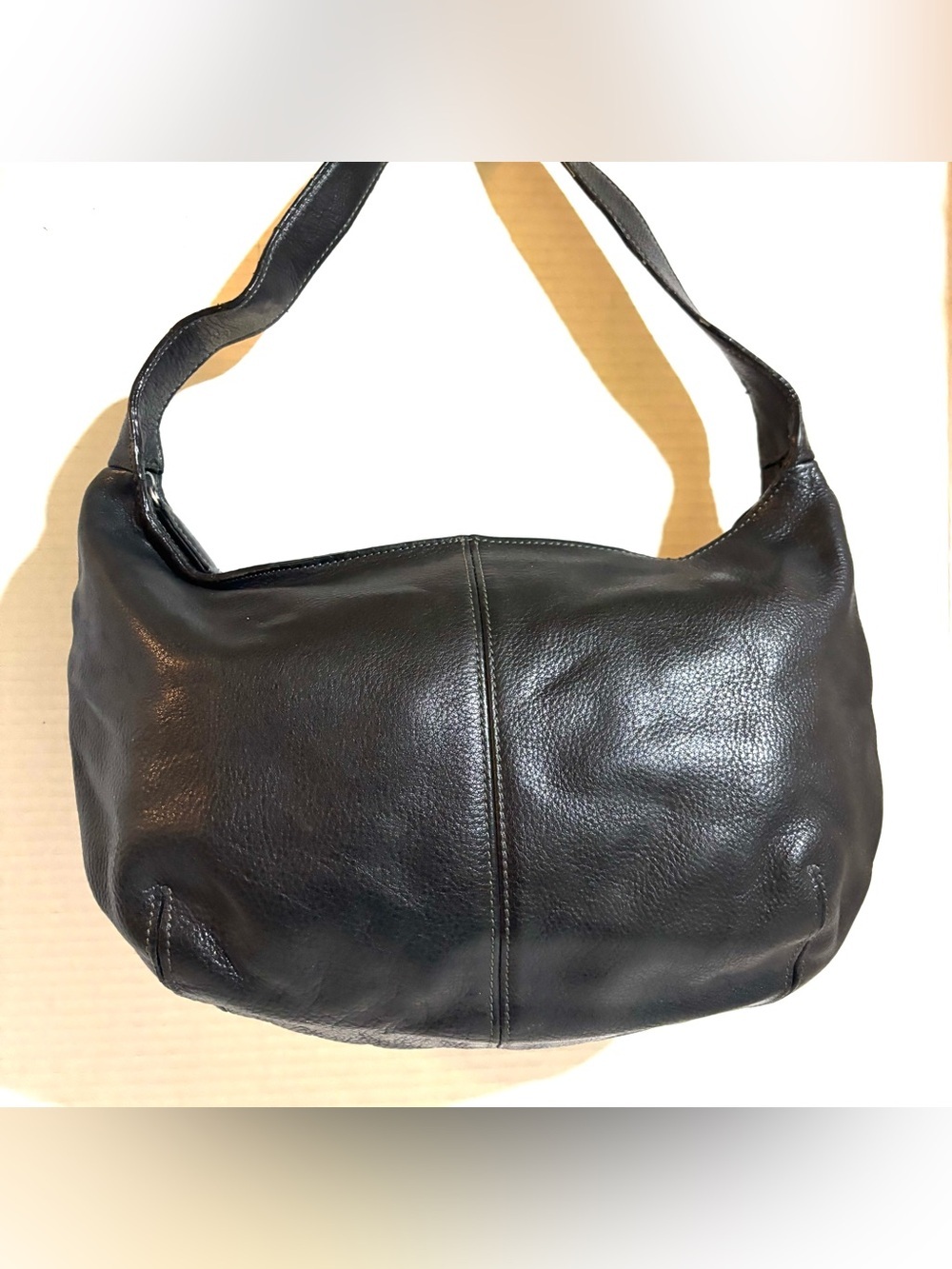 Classic Black Leather Shoulder Bag - Sleek Everyday Carry